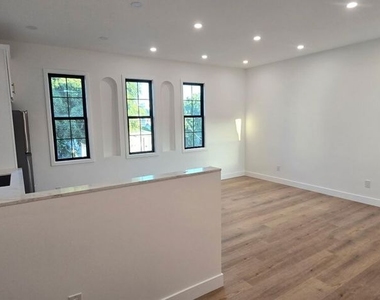 1047 Irolo Street - Photo Thumbnail 3
