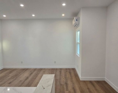 1047 Irolo Street - Photo Thumbnail 2
