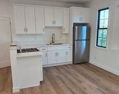 1047 Irolo Street - Photo Thumbnail 8
