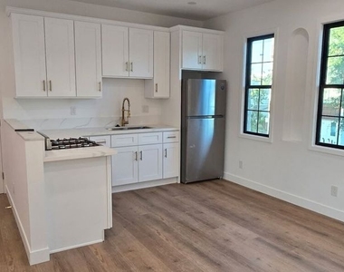 1047 Irolo Street - Photo Thumbnail 9