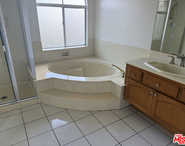 12010 Falcon Ridge Way - Photo Thumbnail 9