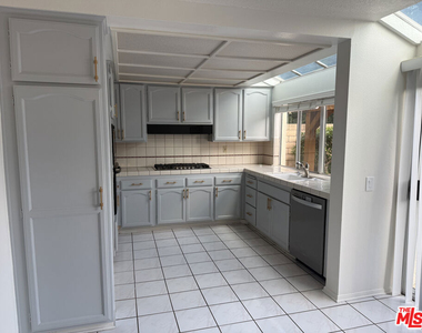 12010 Falcon Ridge Way - Photo Thumbnail 3