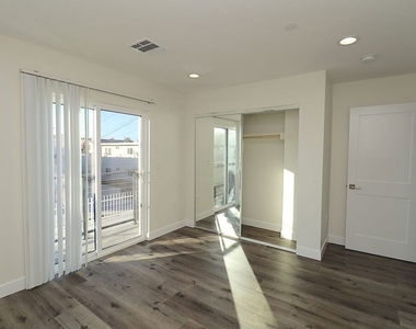 2121 S Burnside Avenue - Photo Thumbnail 20