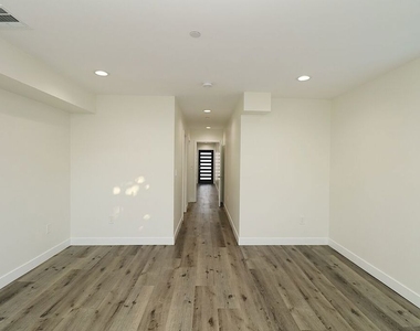 2121 S Burnside Avenue - Photo Thumbnail 24