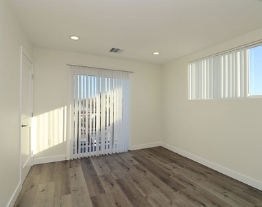 2121 S Burnside Avenue - Photo Thumbnail 32