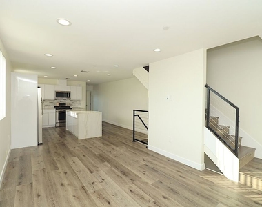 2121 S Burnside Avenue - Photo Thumbnail 1