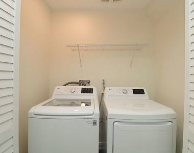 2121 S Burnside Avenue - Photo Thumbnail 14