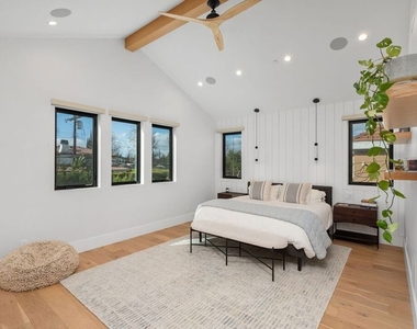 4937 Rubio Avenue - Photo Thumbnail 18