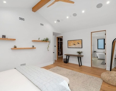 4937 Rubio Avenue - Photo Thumbnail 16