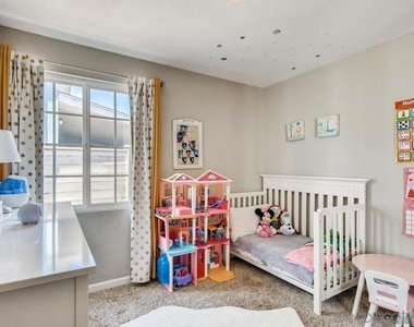 6325 Morlan - Photo Thumbnail 14
