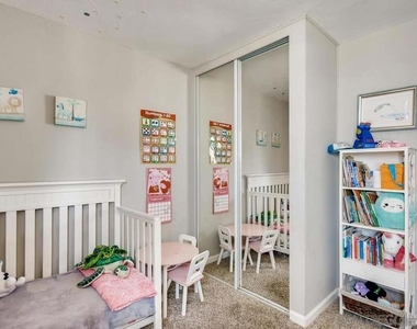 6325 Morlan - Photo Thumbnail 15