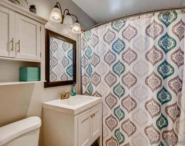 6325 Morlan - Photo Thumbnail 19