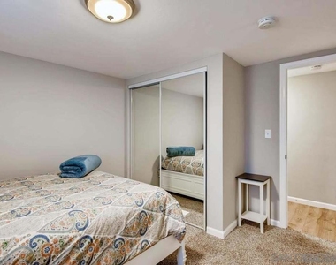 6325 Morlan - Photo Thumbnail 17