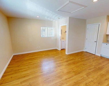 19153 Sylvan Street - Photo Thumbnail 2