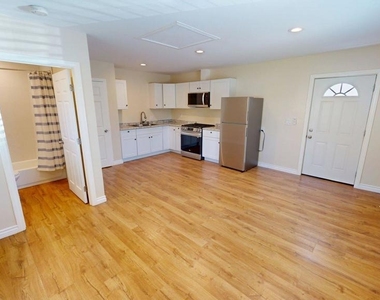 19153 Sylvan Street - Photo Thumbnail 3