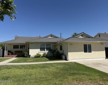 19153 Sylvan Street - Photo Thumbnail 11