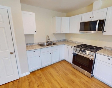 19153 Sylvan Street - Photo Thumbnail 4