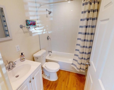 19153 Sylvan Street - Photo Thumbnail 6