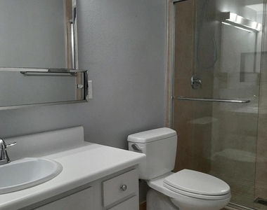 1100 E Amado Road - Photo Thumbnail 4