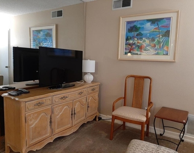 1100 E Amado Road - Photo Thumbnail 3