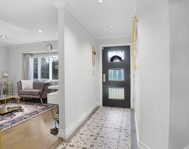 5 Crabapple Lane - Photo Thumbnail 2
