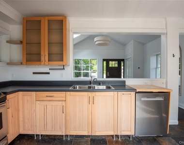 112 W Lake Boulevard - Photo Thumbnail 12