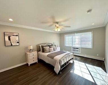 11 South Saxon Avenue - Photo Thumbnail 7
