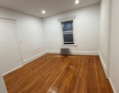 162-15 85th Avenue - Photo Thumbnail 2