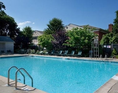60 Chelsea Court - Photo Thumbnail 2