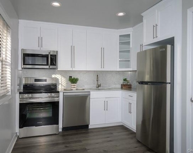 60 Chelsea Court - Photo Thumbnail 3