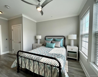 75 E Hoffman Avenue - Photo Thumbnail 6