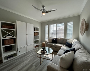 75 E Hoffman Avenue - Photo Thumbnail 4