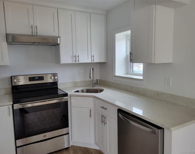 274 Main Street - Photo Thumbnail 2