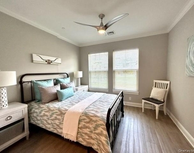 75 E Hoffman Avenue - Photo Thumbnail 12