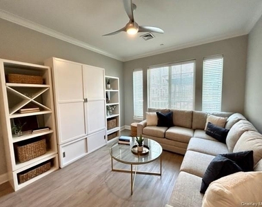 75 E Hoffman Avenue - Photo Thumbnail 10