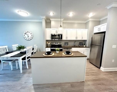 75 E Hoffman Avenue - Photo Thumbnail 8