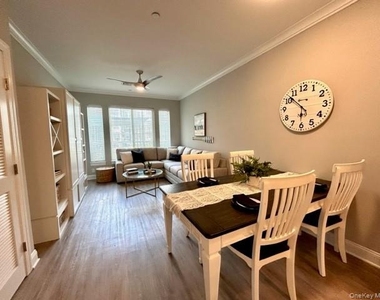 75 E Hoffman Avenue - Photo Thumbnail 9