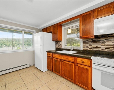 14 Hemlock Hill - Photo Thumbnail 16