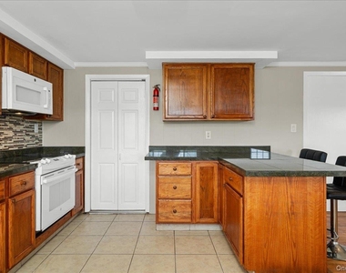 14 Hemlock Hill - Photo Thumbnail 13