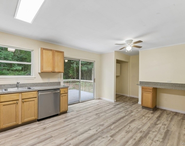 22 Red Maple Road - Photo Thumbnail 12