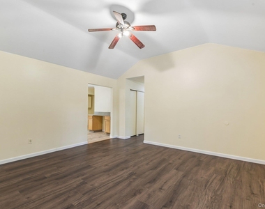 22 Red Maple Road - Photo Thumbnail 5