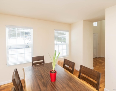 62 Bristol Circle - Photo Thumbnail 6