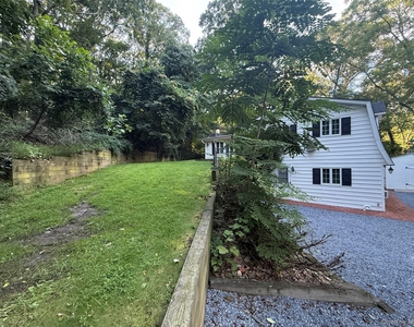 70 Rinaldo Road - Photo Thumbnail 3
