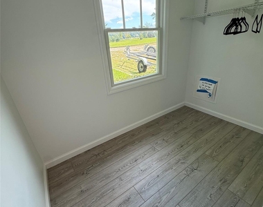 169 E Shore Road - Photo Thumbnail 9