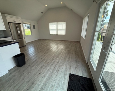 169 E Shore Road - Photo Thumbnail 4