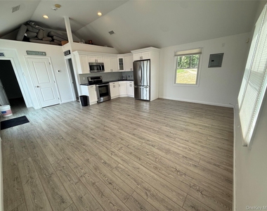 169 E Shore Road - Photo Thumbnail 5