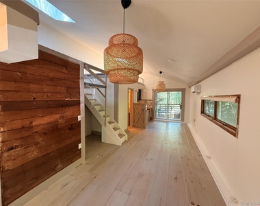 331 Thompson Street - Photo Thumbnail 9