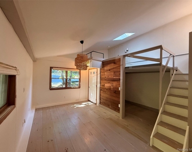 331 Thompson Street - Photo Thumbnail 8