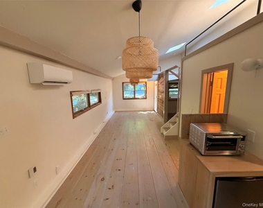 331 Thompson Street - Photo Thumbnail 5