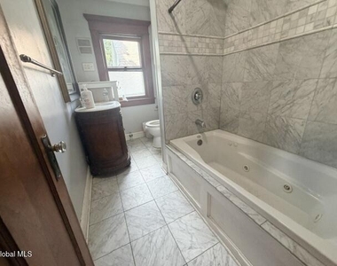 492 Glen Street - Photo Thumbnail 18
